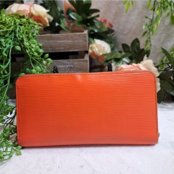 Authentic Louis Vuitton Epi Zippy Wallet with Dust Bag - Picture 4 of 17